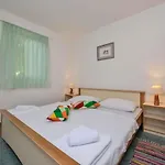 - Zadar Riviera 8249 Vakantiehuis Petrcane